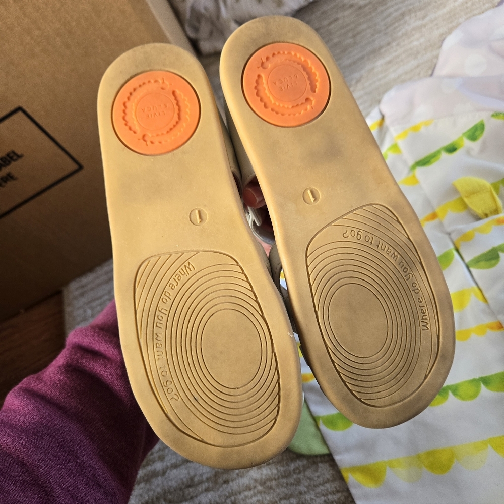 Livie & Luca Sandals - Picture 4 of 4